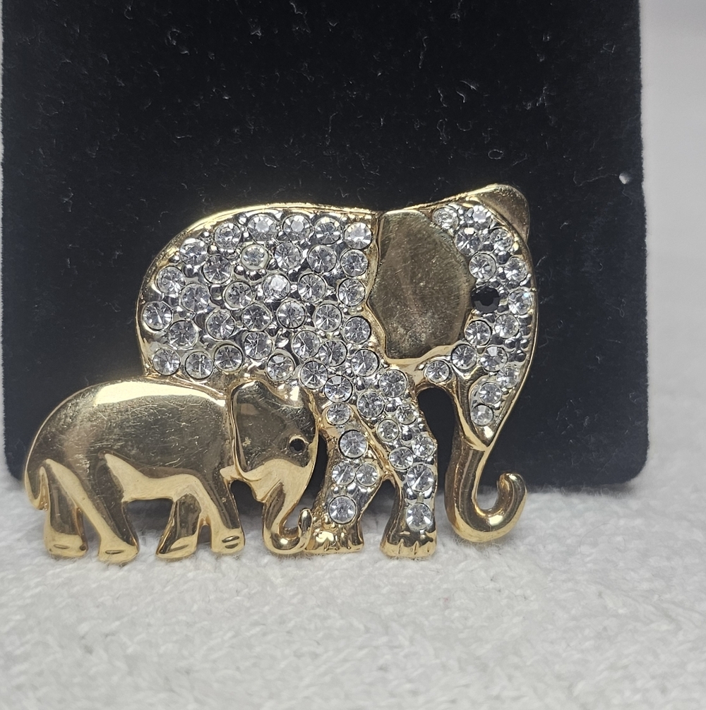 Vintage mother and baby elephant brooch